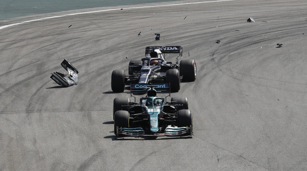 阿斯顿马丁逆转红牛二队，汉密尔顿扛起全队