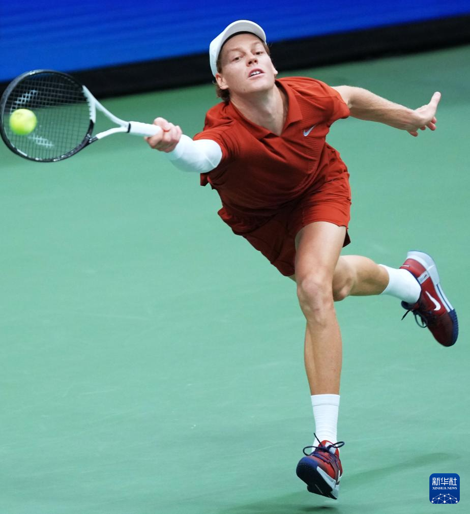 美网轻取法网,阿尔卡拉斯扛起全队 美网轻取法网,阿尔卡拉斯扛起全队