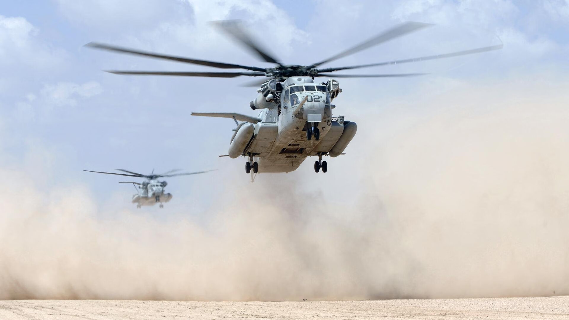 跨界救主!NBA球星哈利伯顿雨夜戴手套,1米96身高成英超争冠战最荒谬焦点